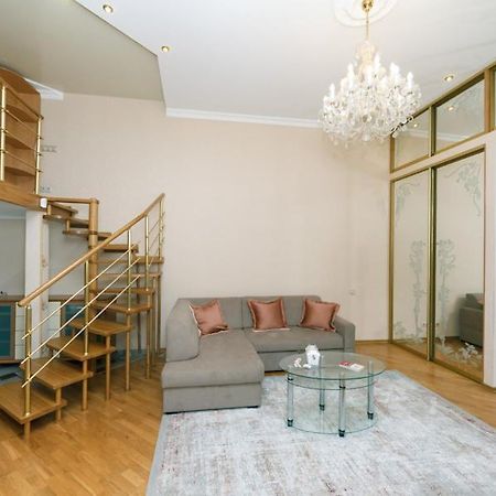Stylish Two-Level Flat 2 Min From Khreschatyk Київ Екстер'єр фото