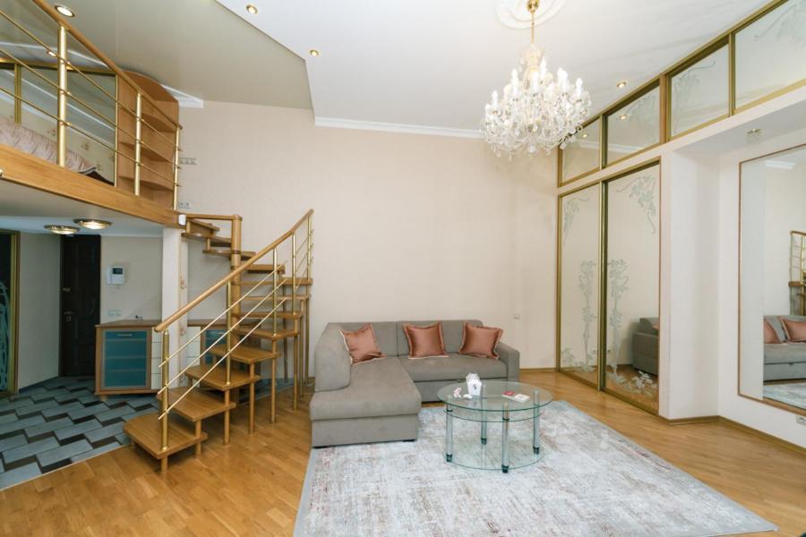 Stylish Two-Level Flat 2 Min From Khreschatyk Київ Екстер'єр фото