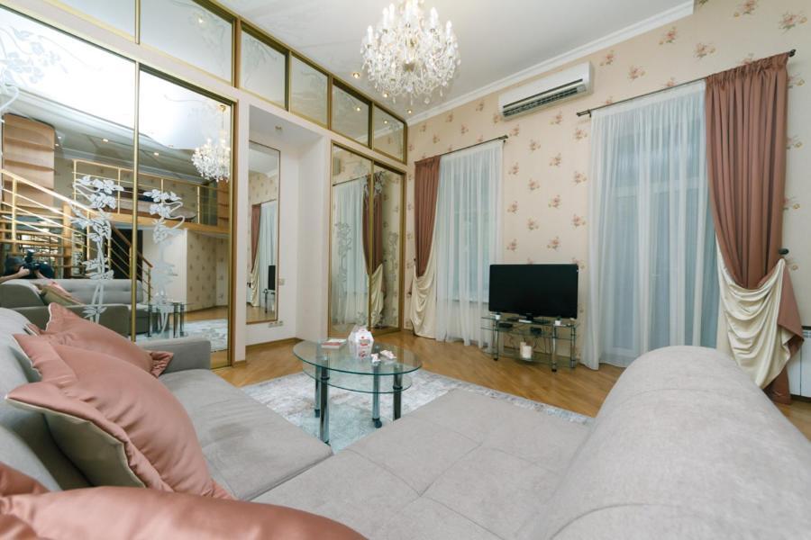 Stylish Two-Level Flat 2 Min From Khreschatyk Київ Екстер'єр фото