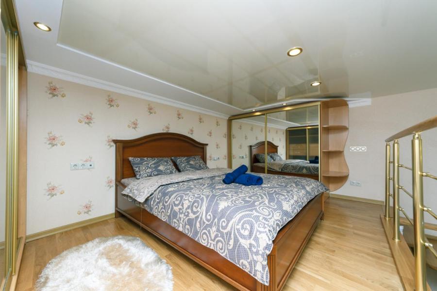 Stylish Two-Level Flat 2 Min From Khreschatyk Київ Екстер'єр фото